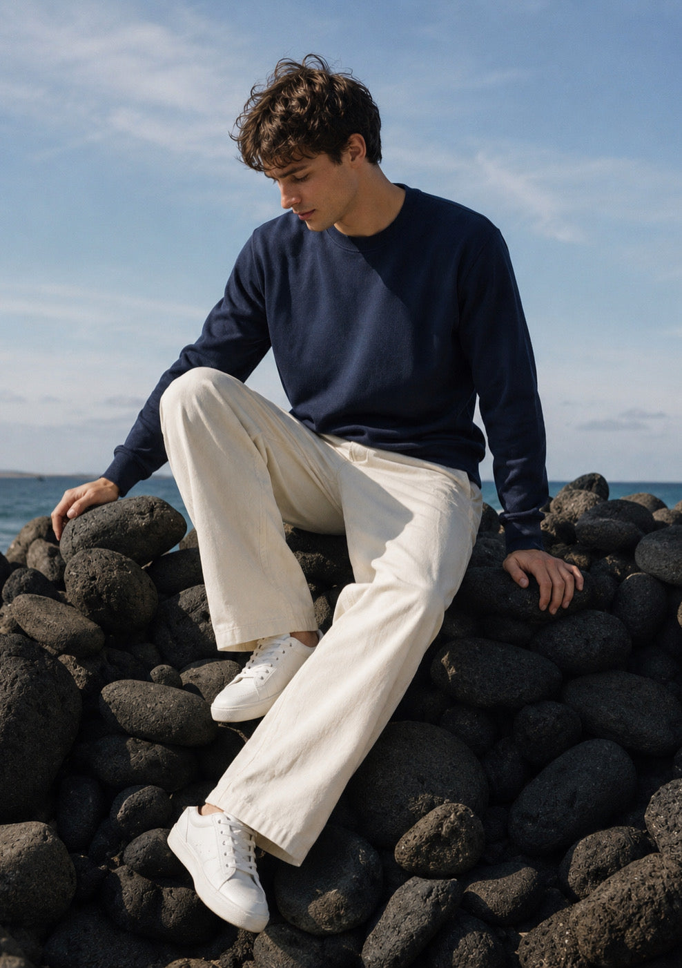 Montx men's navy regular fit sweatshirt with crewneck and long sleeves, ideal for casual everyday wear.